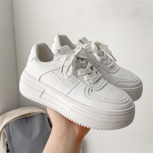 Sneakers Wanita Tali Desain Simpel – Kulit & Sol Tebal Nyaman