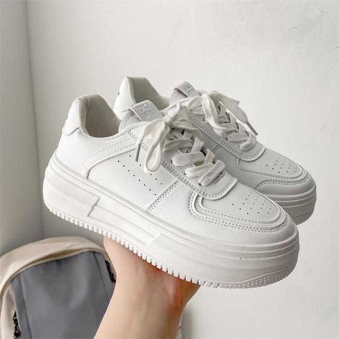 Sneakers Wanita Tali Desain Simpel – Kulit & Sol Tebal Nyaman